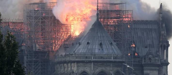 Notre Dame, Paryż, pożar, www.polnocna.tv, www.strefahistorii.pl